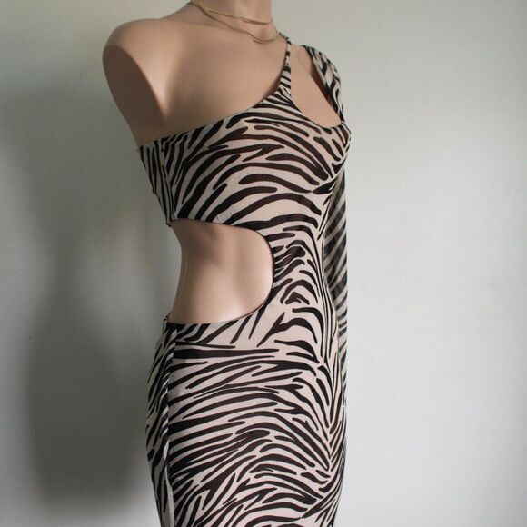 🆕️The Maddie// Ivory Zebra Asymmetrical Mesh Dress w/ cut out detail - Picture 8 of 9